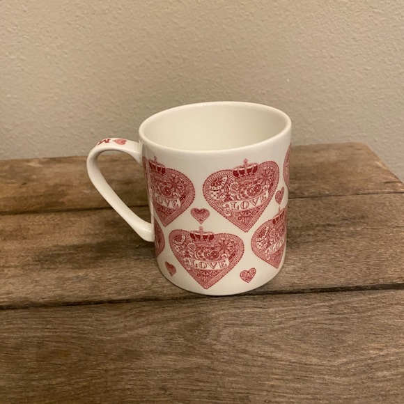 Valentines Day Queens Made with Love Mug - Picture 4 of 6